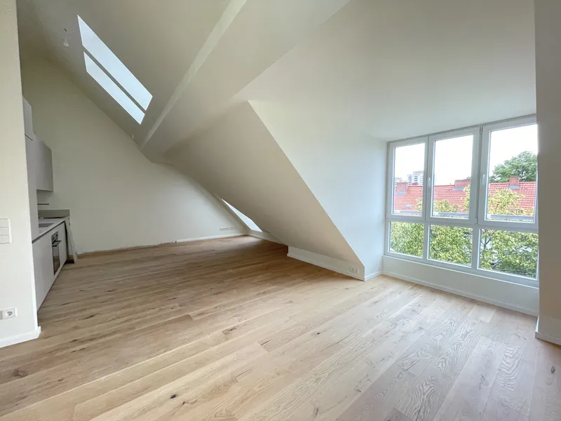 Zweizimmerwohnung im Dachgeschoss mit Einbauküche — photo 1